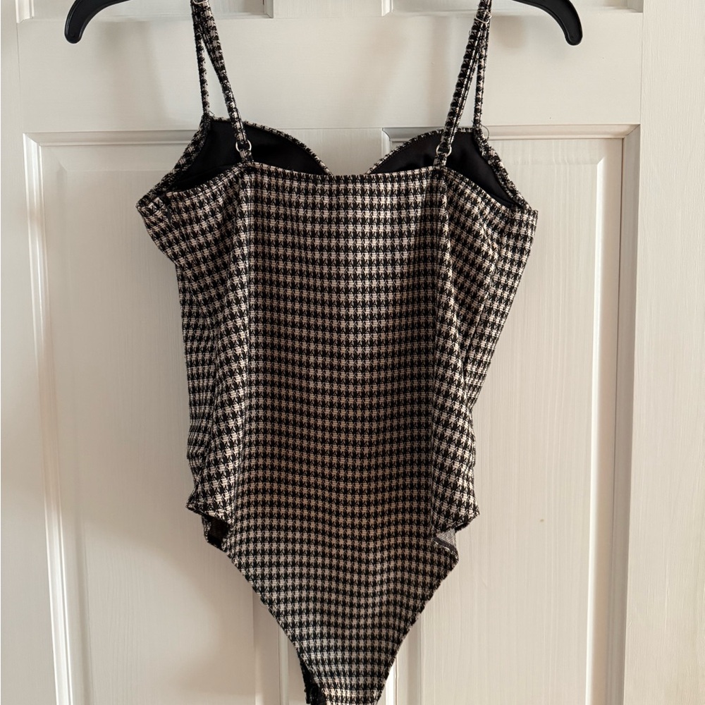 Haute Monde Black & Tan Houndstooth Print Bodysuit Size Small - Picture 2 of 3